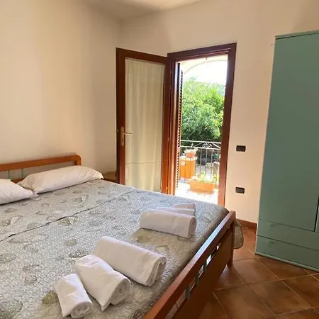 Casa Paese Via Monti Holiday home *